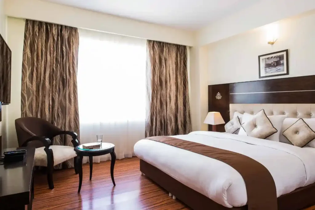 singge-palace-executive-suite-bedroom